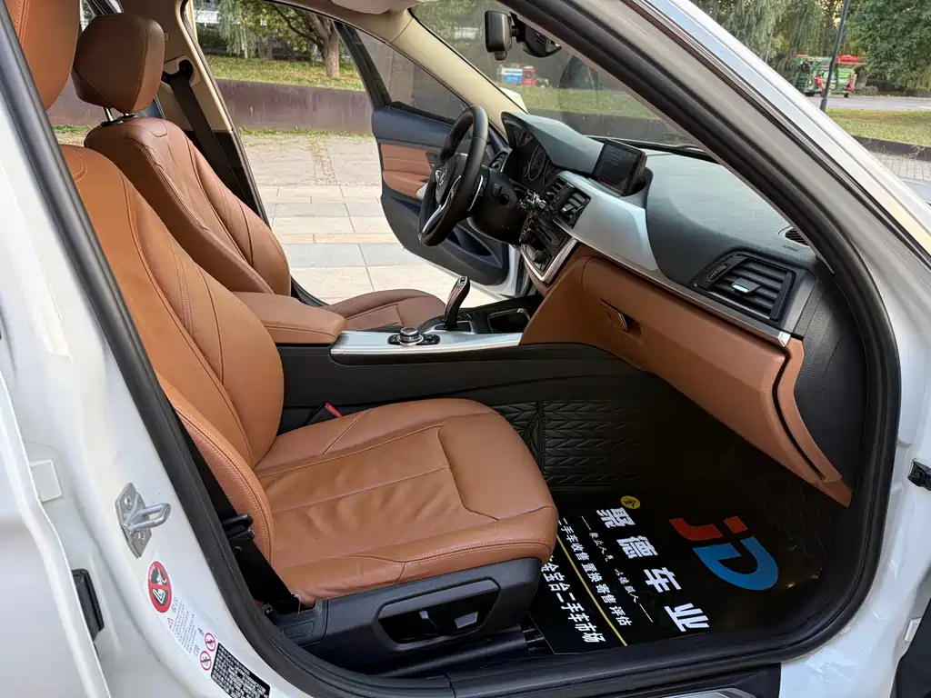 BMW 3 Series — миниатюра 17