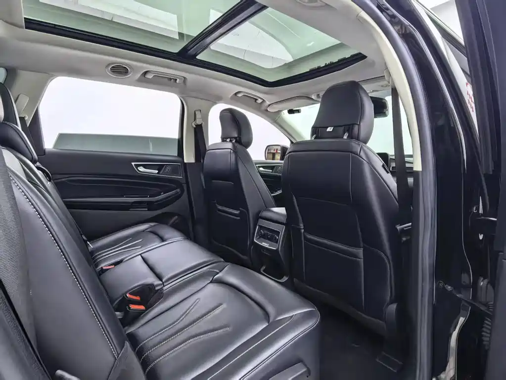 Ford Edge — миниатюра 10