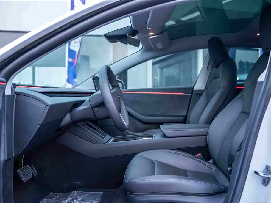 Tesla Model 3 — миниатюра 10