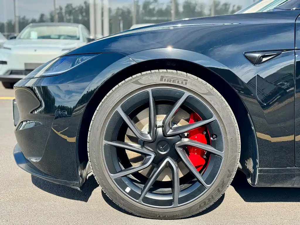 Tesla Model 3 — миниатюра 8