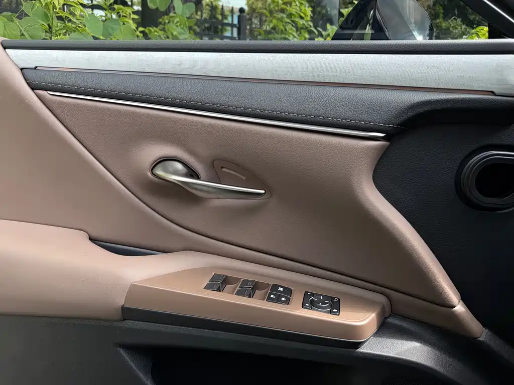 Lexus ES — миниатюра 13