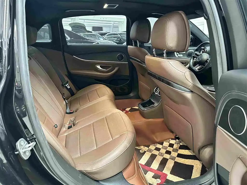 Mercedes-Benz E-Class — миниатюра 15