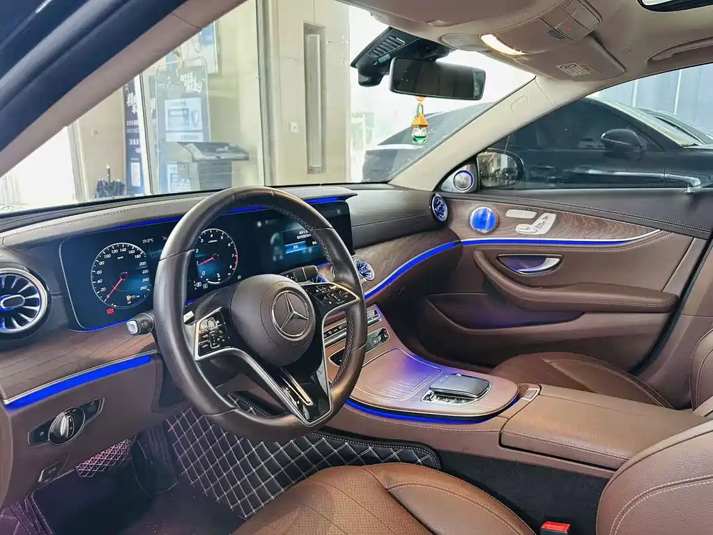 Mercedes-Benz E-Class — миниатюра 6