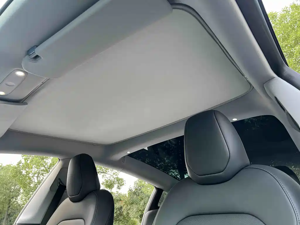 Tesla Model 3 — миниатюра 13