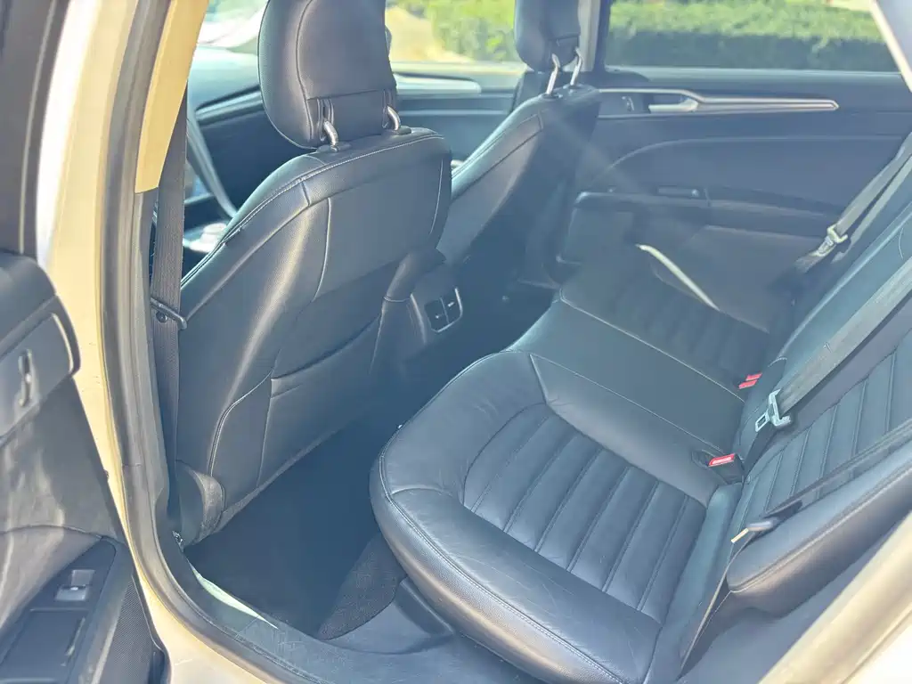 Ford Mondeo — миниатюра 6