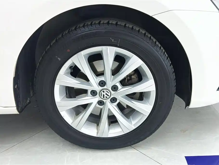 Volkswagen Lavida 2015 230TSI DSG Comfort