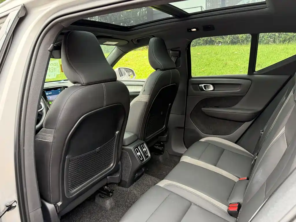 Volvo XC40 — миниатюра 11
