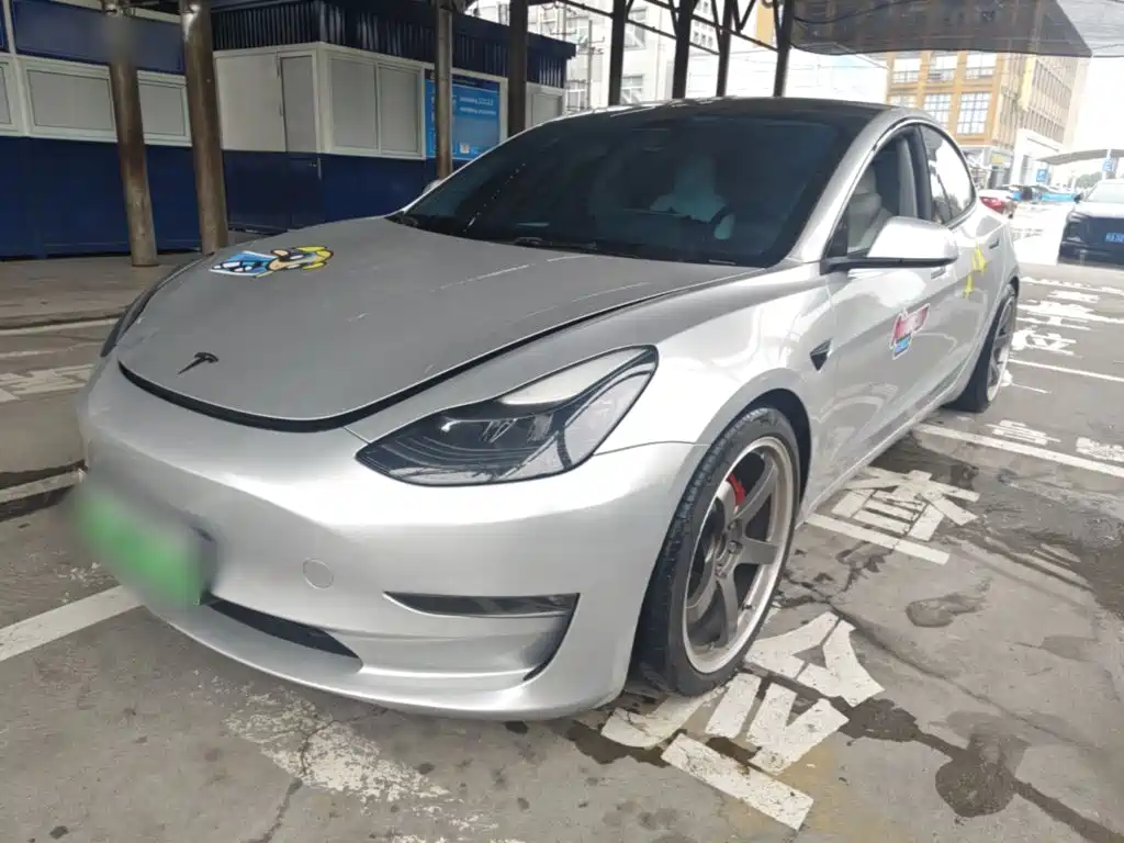 Tesla Model 3 — миниатюра 2