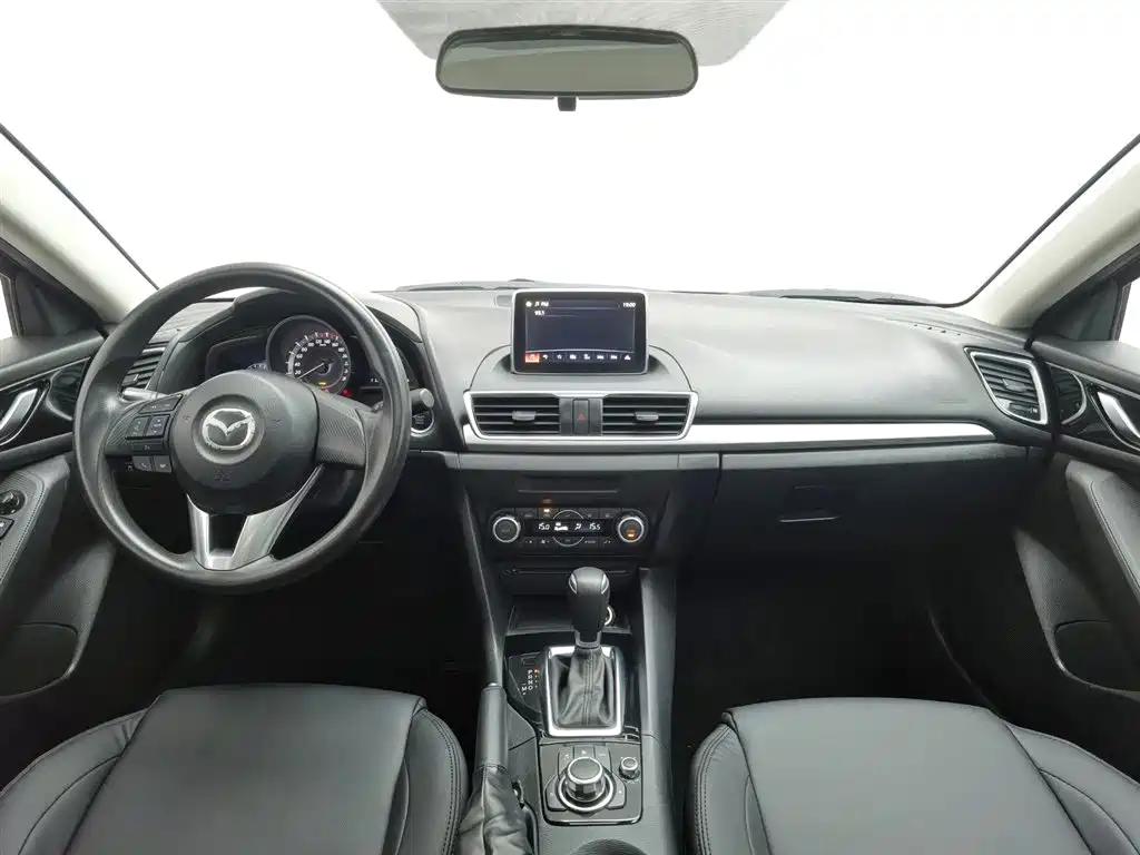 Mazda Mazda3 3 2016 1.5L AT Luxury