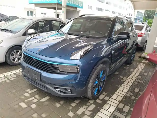 2021 Lynk & Co 01