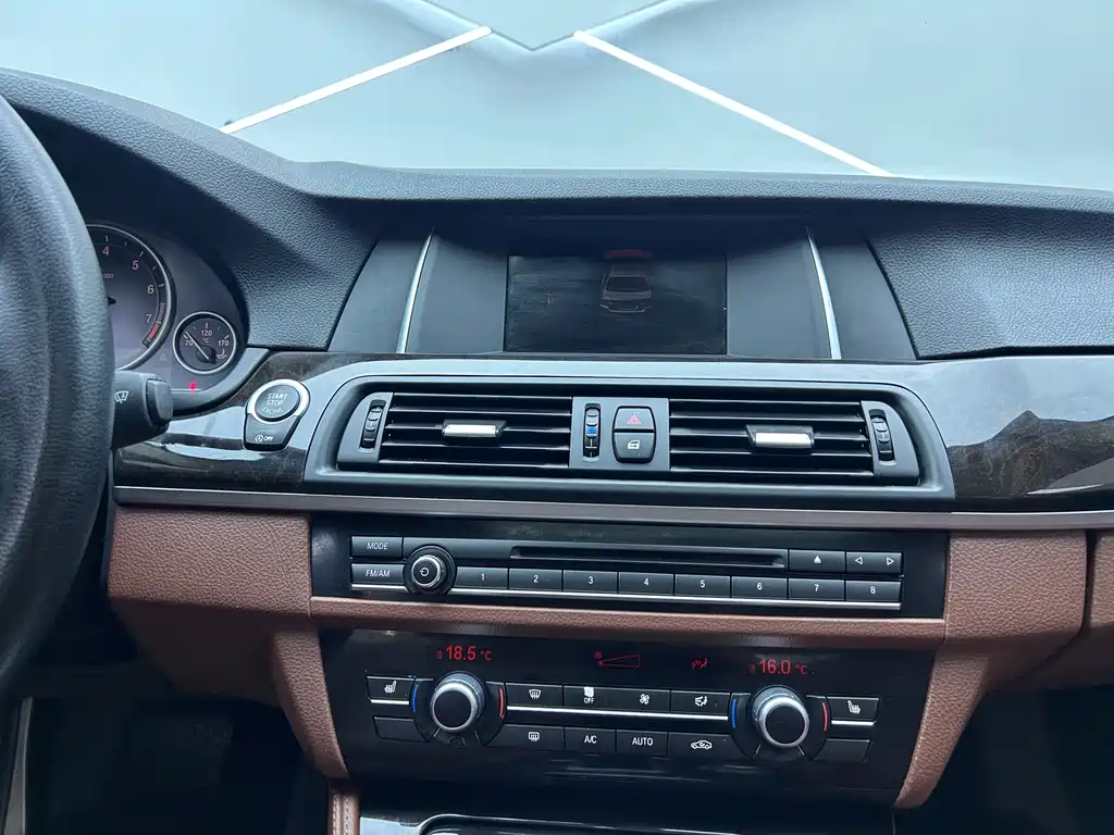 BMW 5 Series — миниатюра 12