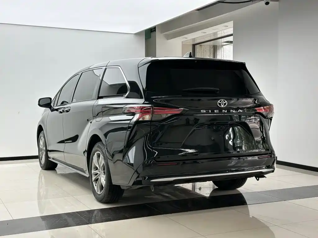 Toyota Sienna — миниатюра 10