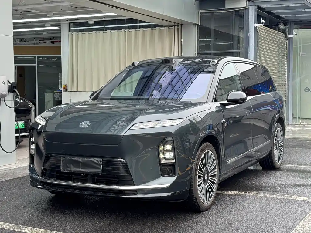NIO ES8