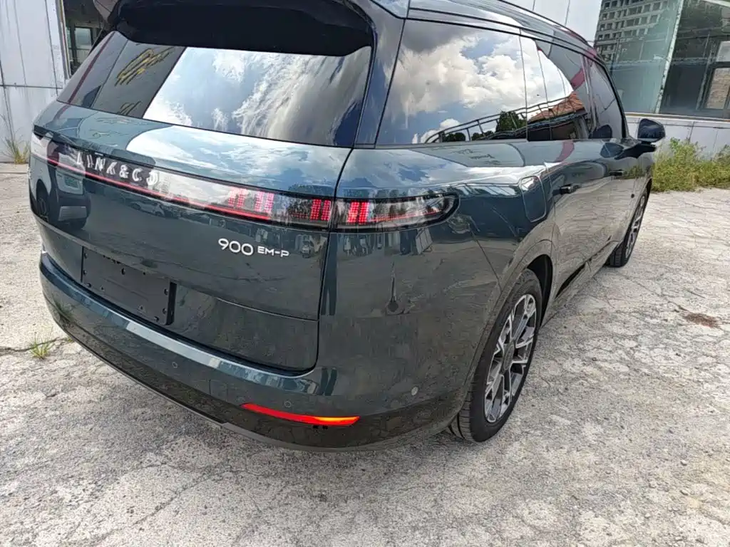 Lynk & Co Рука 900. — миниатюра 8