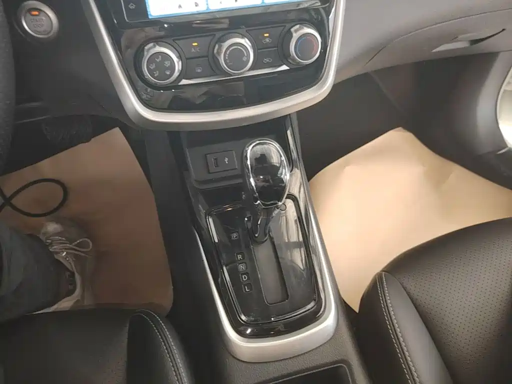 Nissan Tiida — миниатюра 14