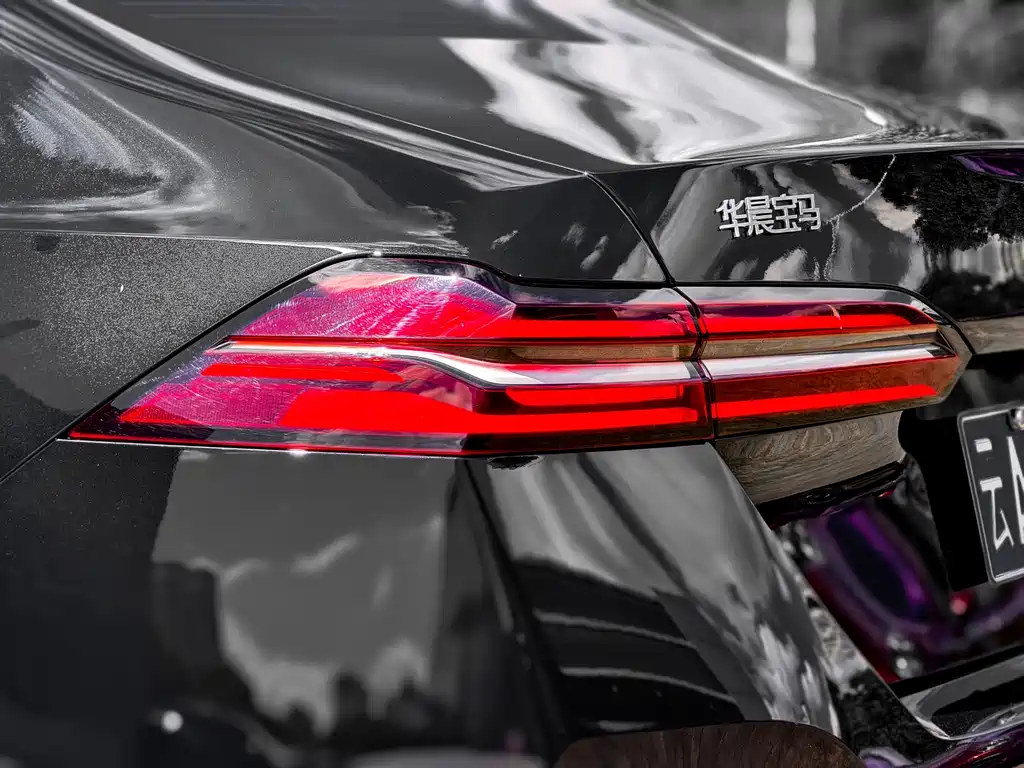 BMW 5 Series — миниатюра 8