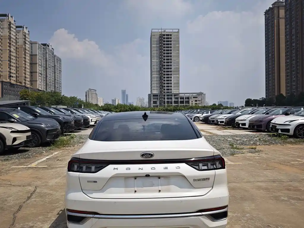 Ford Mondeo — миниатюра 10