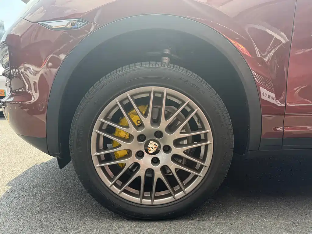 Porsche Cayenne — миниатюра 20