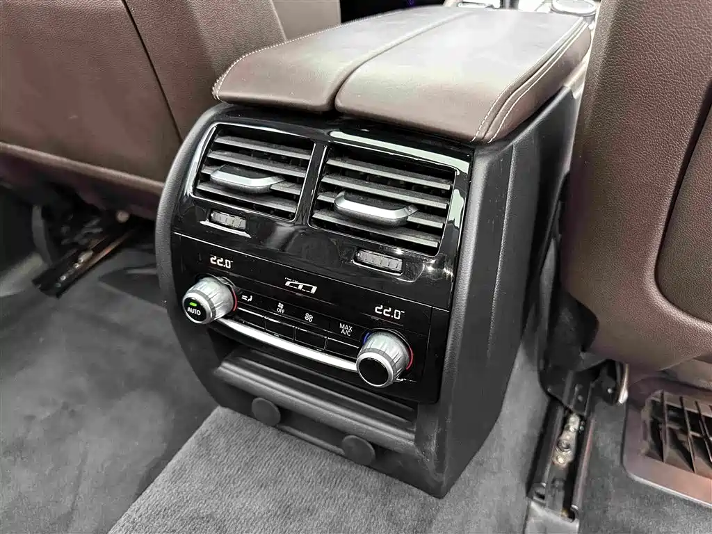 BMW 5 Series New Energy — миниатюра 23