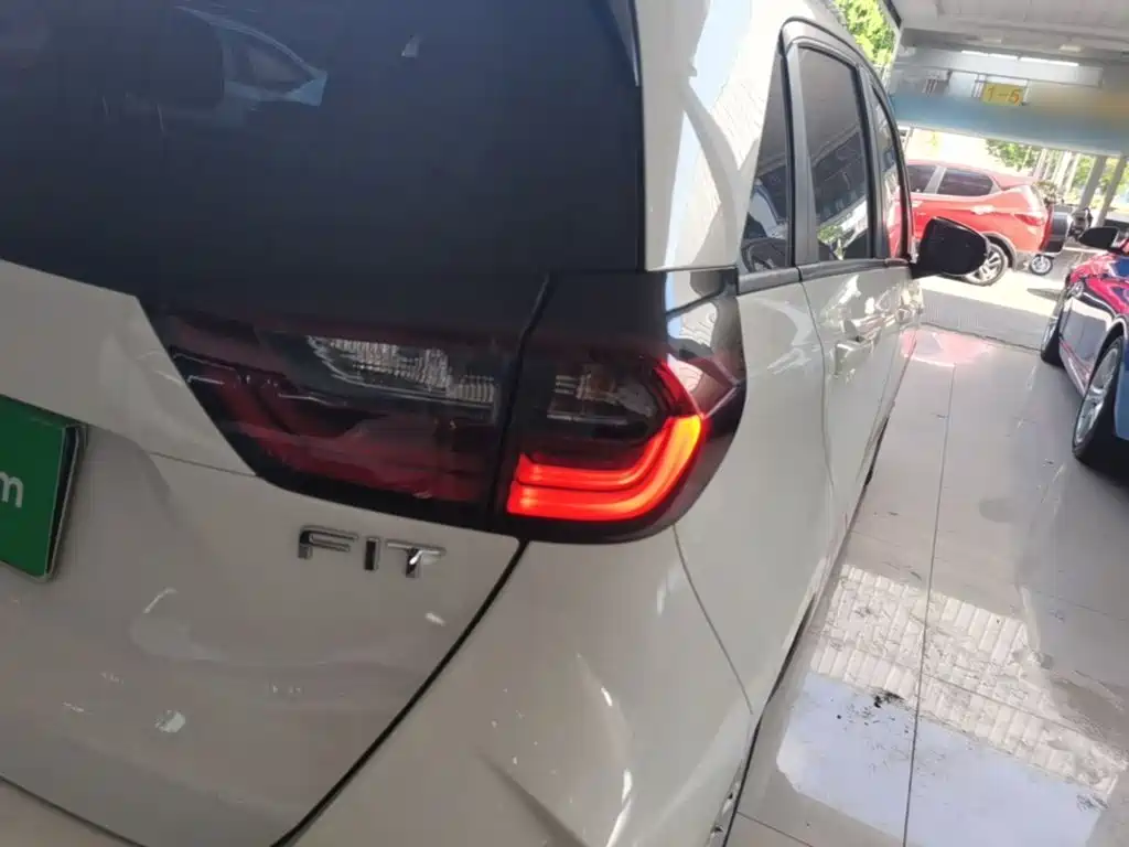 Honda Fit — миниатюра 8
