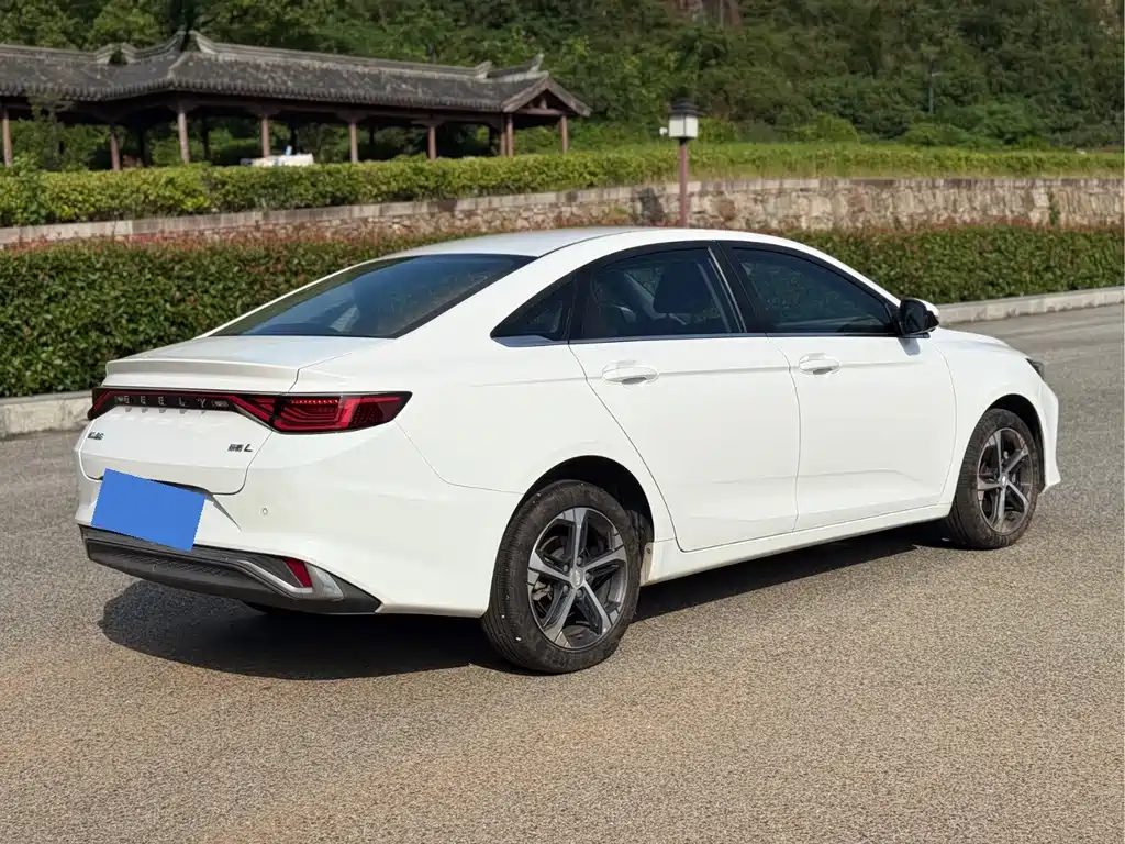 Geely Emgrand L — миниатюра 6
