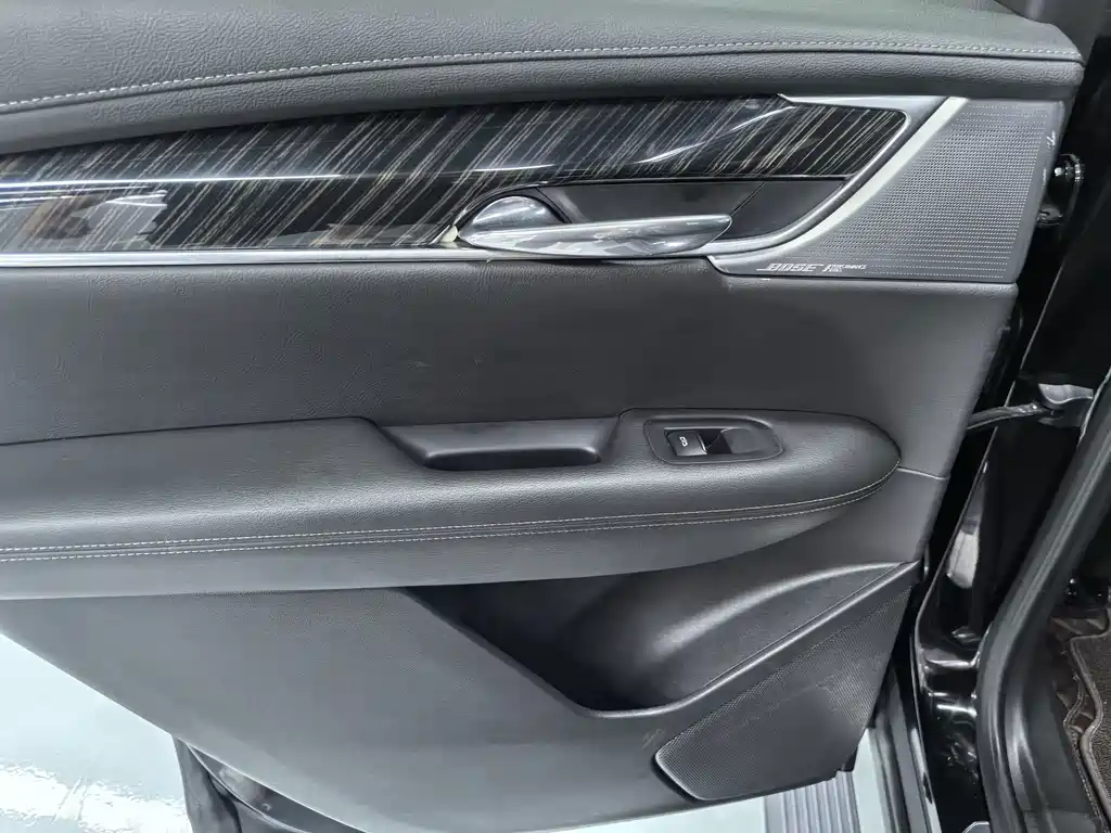 Cadillac XT6 — миниатюра 10