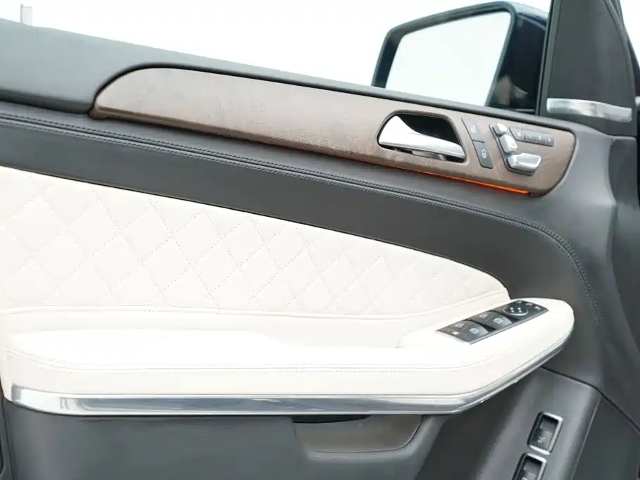 Mercedes-Benz GLS — миниатюра 16