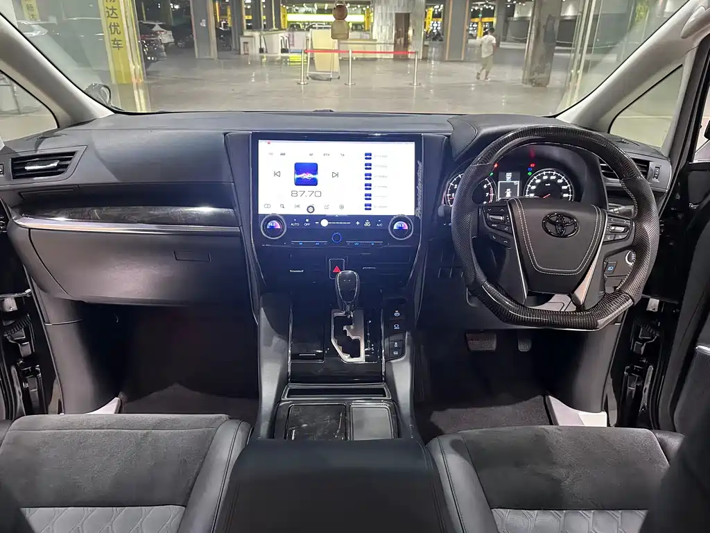 Toyota Vellfire — миниатюра 13