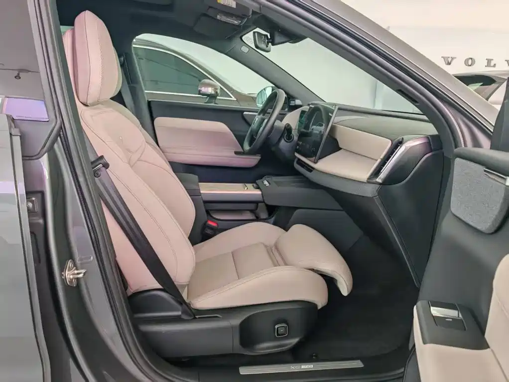 Volvo XC70 PHEV — миниатюра 31