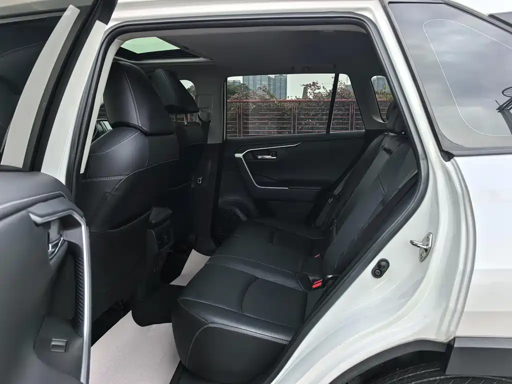 Toyota RAV4 — миниатюра 16