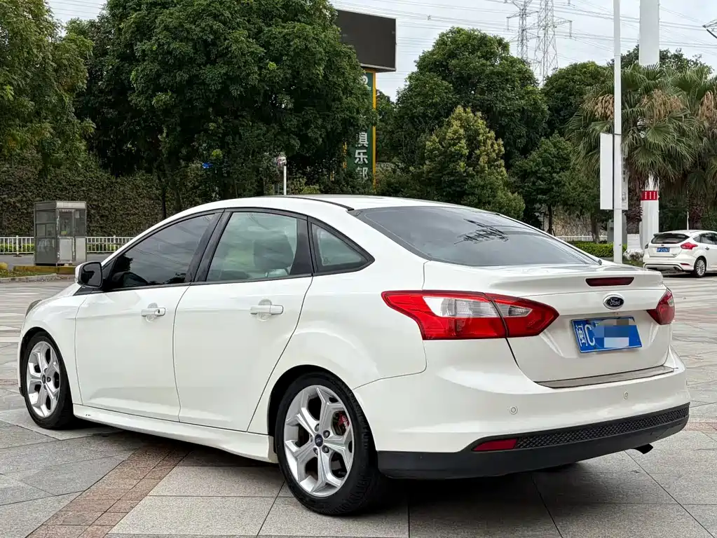 Ford Focus 2012 1.6L AT