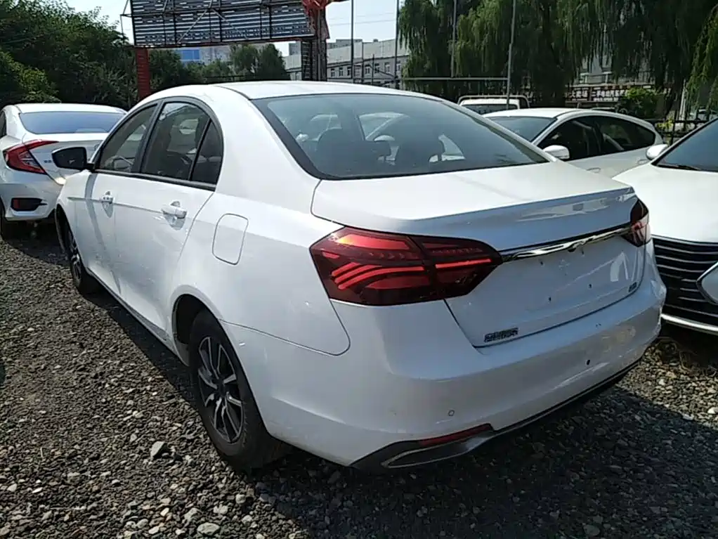 Geely Emgrand — миниатюра 5
