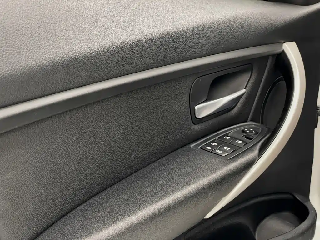 BMW 3 Series — миниатюра 21