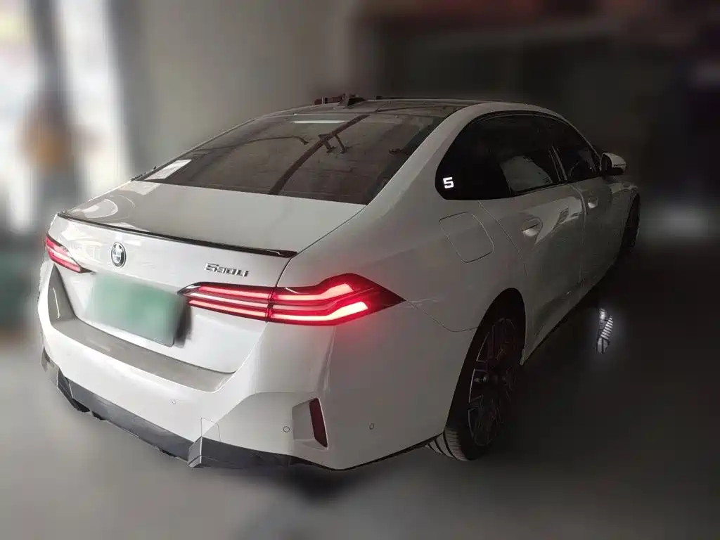 BMW 5 Series — миниатюра 4
