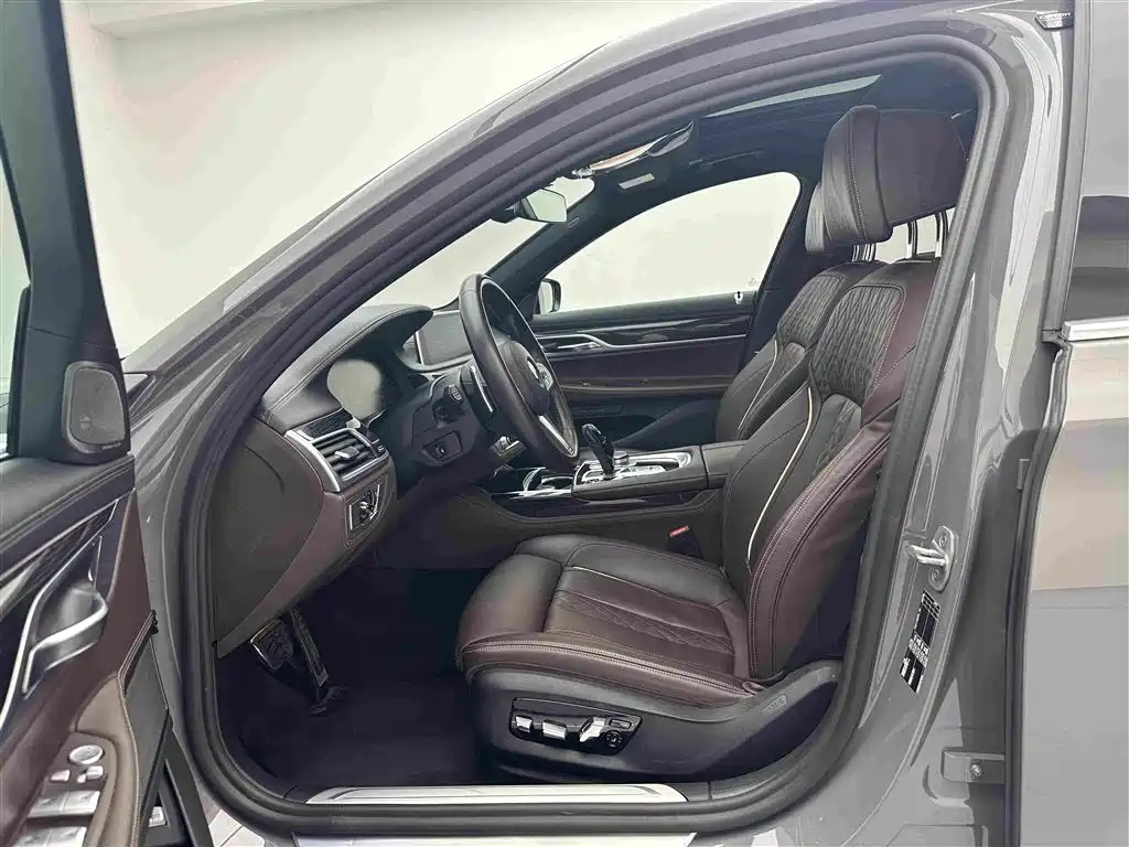 BMW 7 Series — миниатюра 19