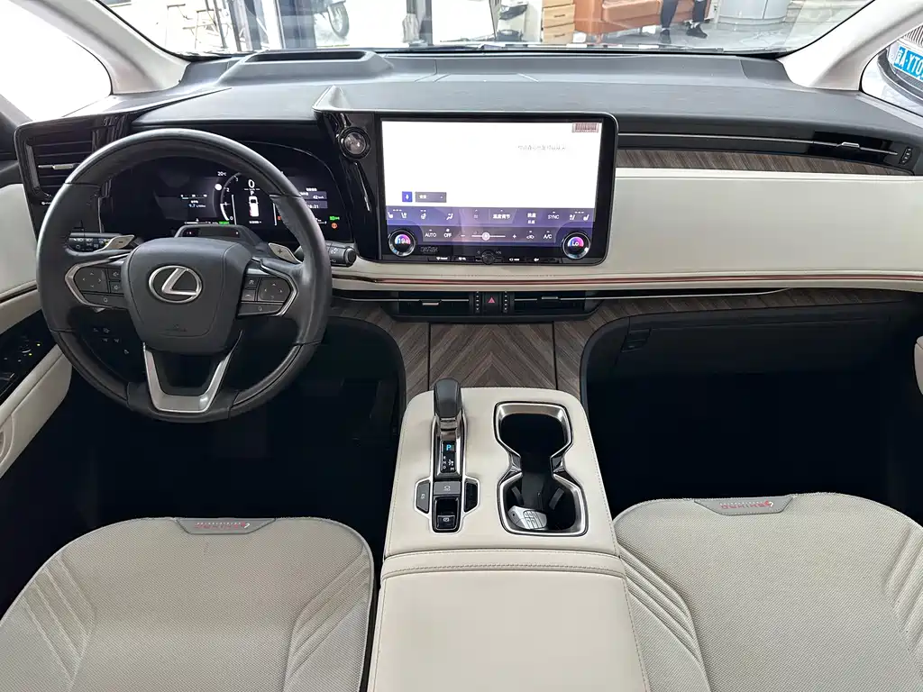 Lexus LM — миниатюра 13