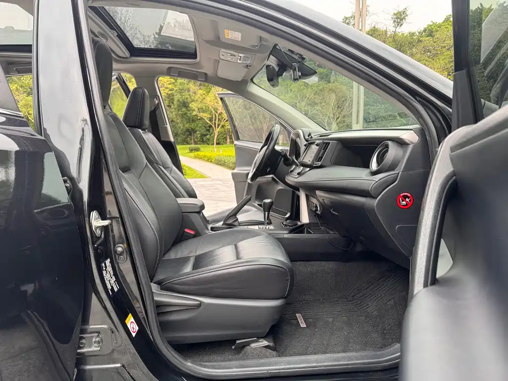 Toyota RAV4 — миниатюра 6
