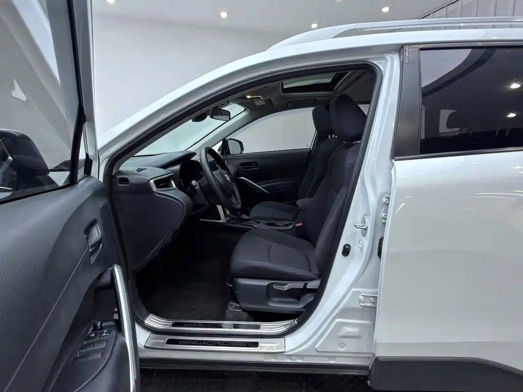 Toyota Corolla Cross — миниатюра 14