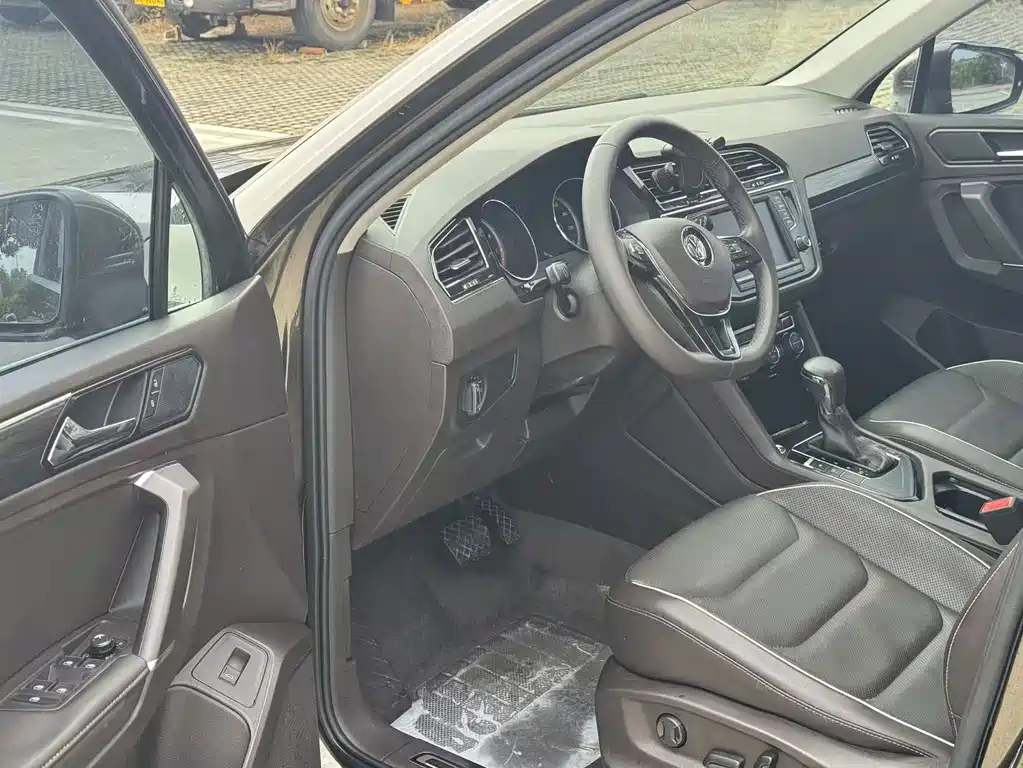 Volkswagen Tiguan L — миниатюра 10