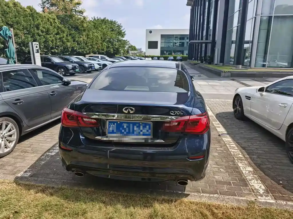 Infiniti Q70 — миниатюра 8