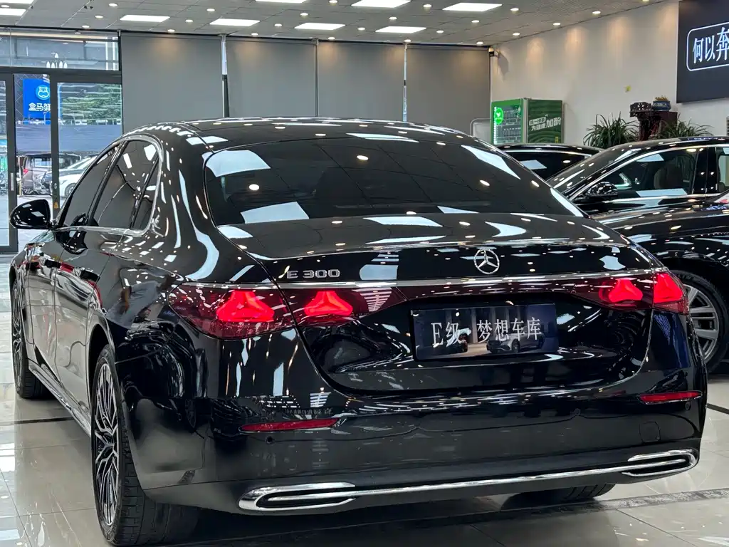 Mercedes-Benz E-Class — миниатюра 6