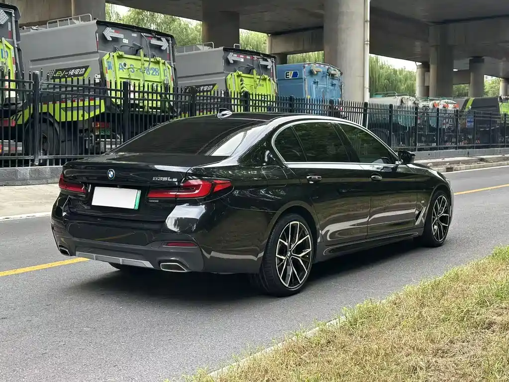 BMW 5 Series New Energy — миниатюра 4