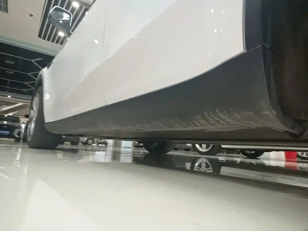 Tesla Model Y — миниатюра 22