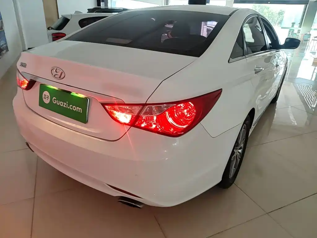 Hyundai Sonata — миниатюра 8