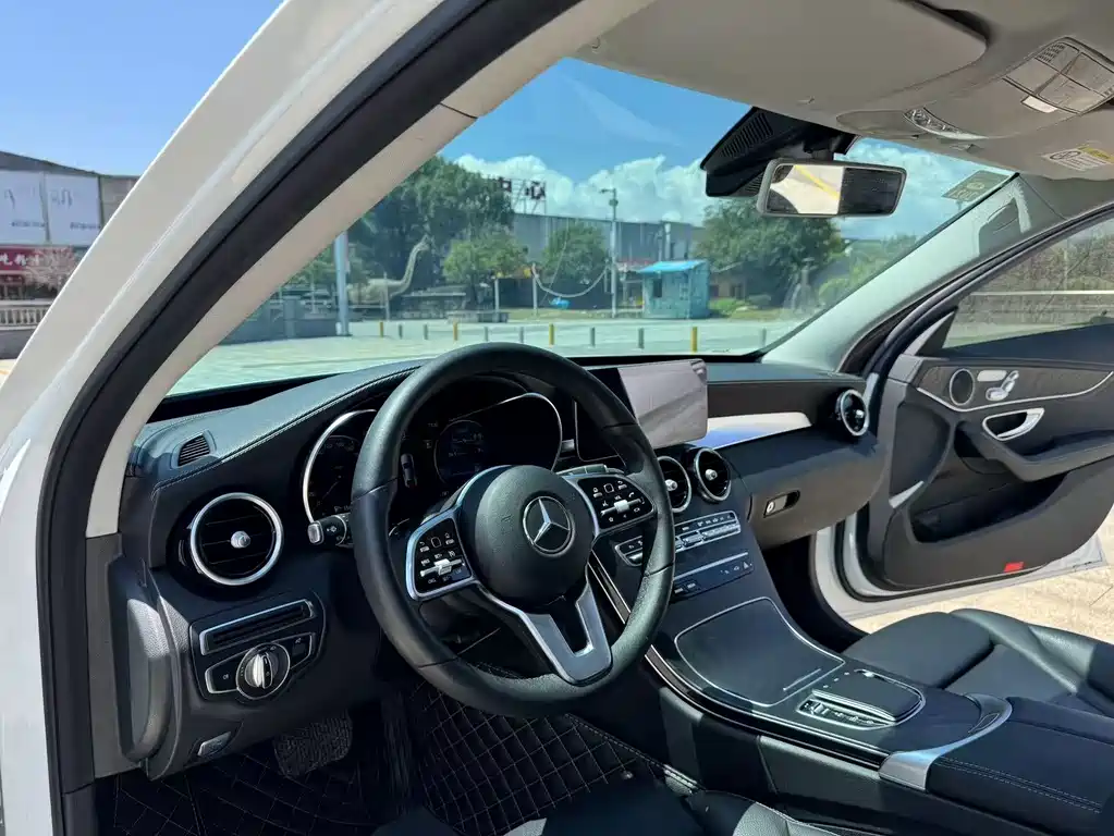 Mercedes-Benz C-Class — миниатюра 11