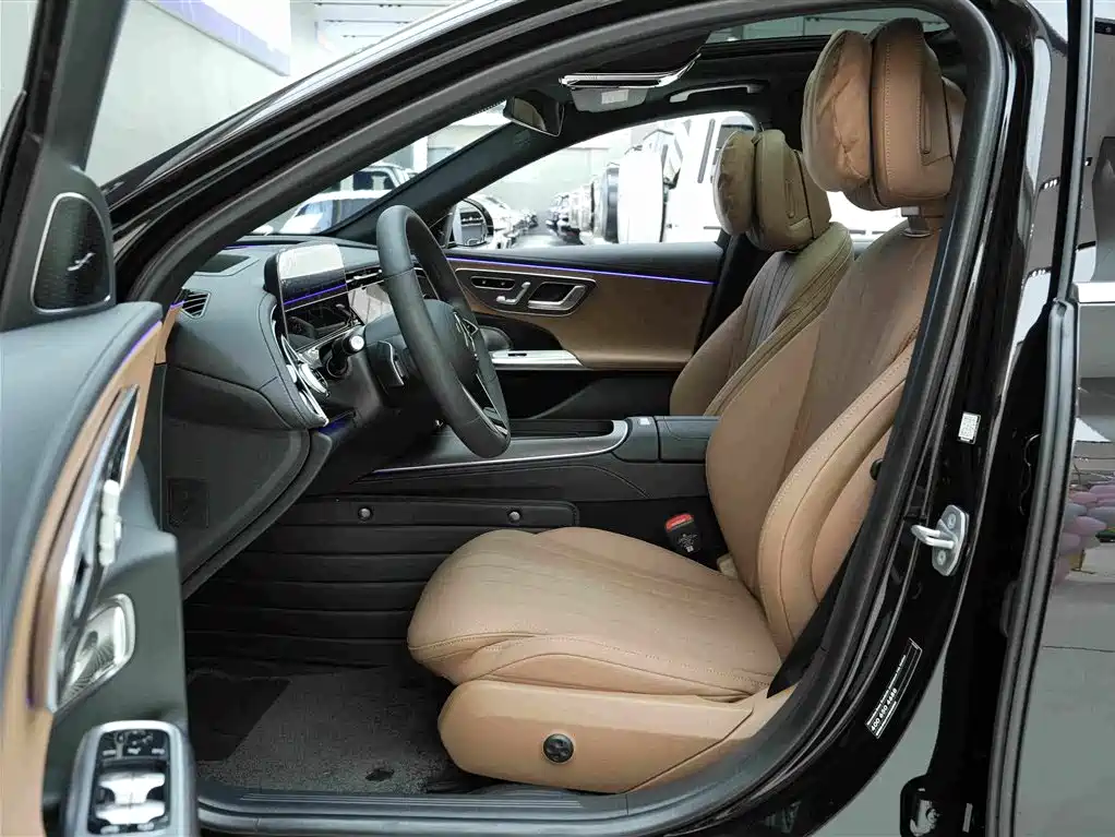 Mercedes-Benz E-Class — миниатюра 11