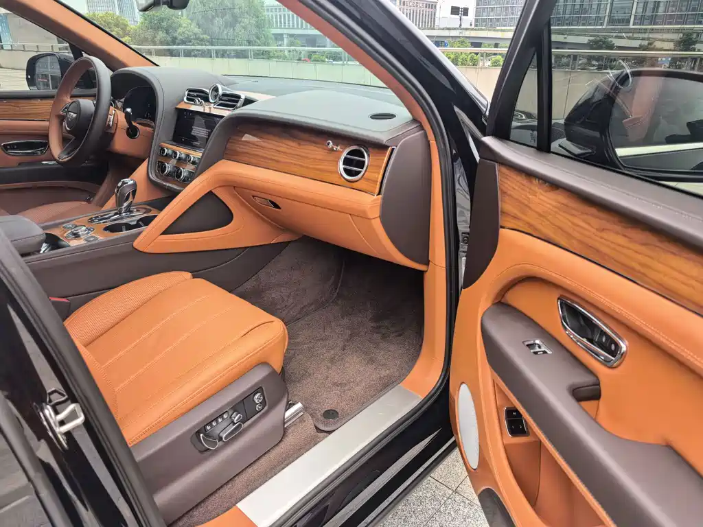 Bentley Bentayga — миниатюра 8