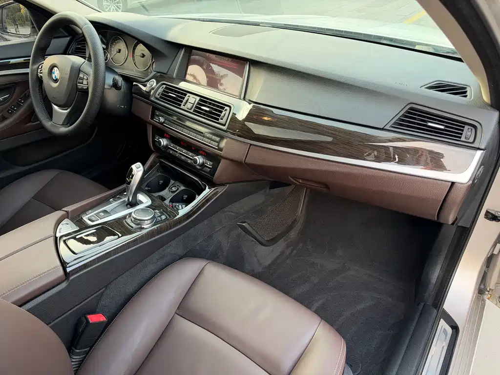 BMW 5 Series — миниатюра 20
