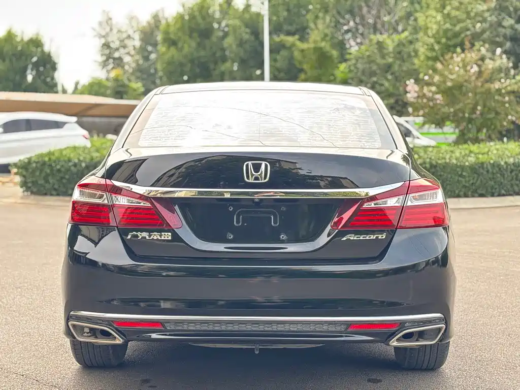 Honda Accord — миниатюра 8