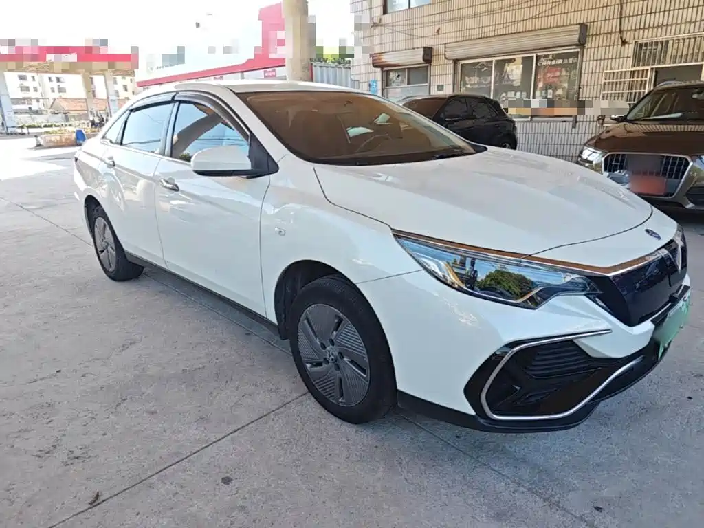 Venucia D60 EV — миниатюра 4